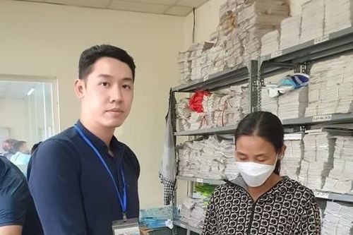 Tài xế xe buýt trao trả tài sản hơn 2 tỷ đồng hành khách để quên