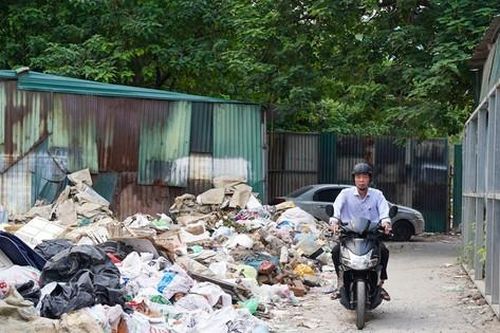 Bãi rác sinh hoạt, chất thải xây dựng tra tấn người dân