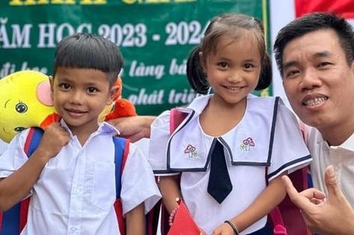 Tiếp sức hàng trăm em nhỏ 'Đi học trên núi'