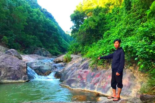 Đề xuất khen thưởng người cứu sống cháu bé ngã xuống khe nước sâu