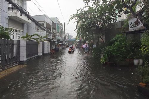 Quyết liệt ứng phó, khắc phục ngập úng do mưa lớn, triều cường