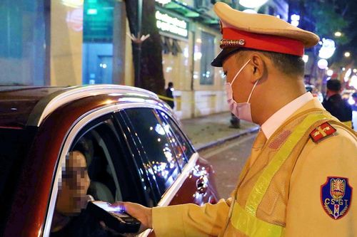 Cán bộ vi phạm nồng độ cồn và chuyện 'trên trông xuống, dân trông vào'
