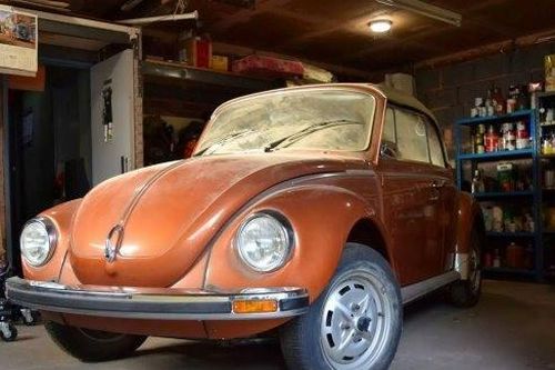 Đấu giá 'con bọ' huyền thoại Volkswagen Beetle 1979 lăn bánh ít đến khó tin