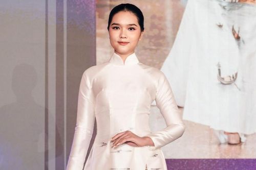 Nhà thiết kế Hoàng Hải đấu giá áo dài làm từ thiện