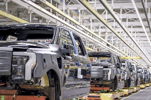 Các hãng xe điện bùng nổ đầu tư tại Mỹ nhờ cú hích 'bảo hộ' trị giá 430 tỷ USD