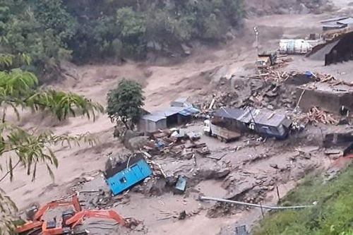 Lũ cuốn trôi 23 binh sĩ Ấn Độ, nhiều phương tiện quân sự bị nhấn chìm