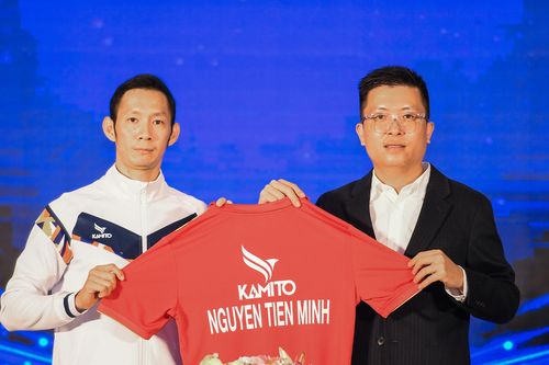 Nguyễn Tiến Minh chắp cánh ước mơ chơi cầu lông cho trẻ em Việt Nam