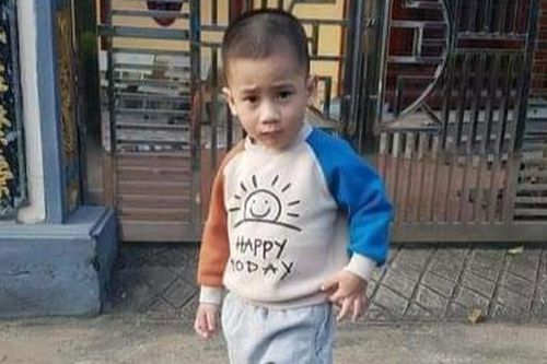 Tìm kiếm bé trai 4 tuổi mất tích khi chơi trước cổng nhà