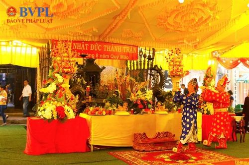 Dâng hương tưởng niệm 723 năm ngày hóa đức Thánh Trần