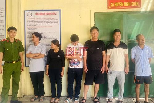 Bắt 7 con bạc đang say sưa 'giật liêng' ở Nghi Xuân