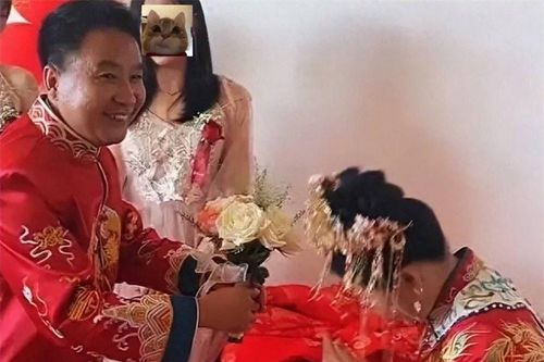 Kết hôn lần đầu, chú rể 58 tuổi cưới được vợ kém 16 tuổi, nhan sắc cô dâu gây ngỡ ngàng