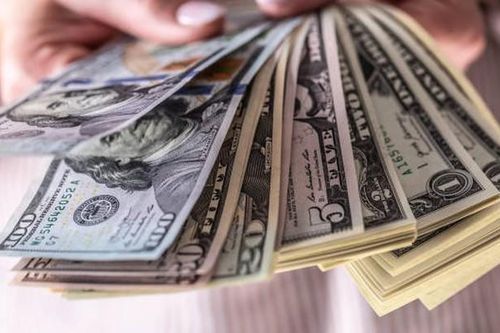 Đồng USD chạm mức cao mới trong 11 năm