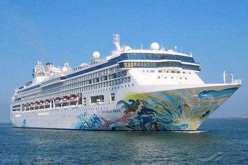 Tàu biển quốc tế Resorts World One đưa gần 1.800 du khách đến Đà Nẵng