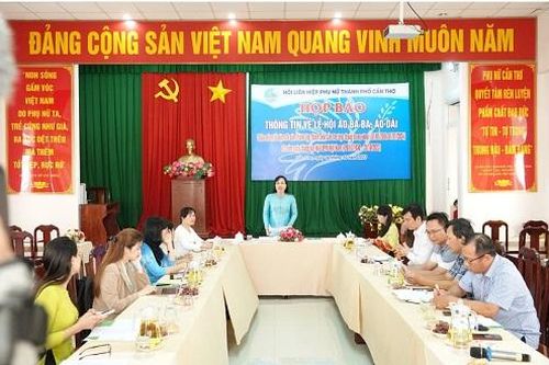 Cần Thơ: 5000 phụ nữ tham gia lễ hội trang phục áo bà ba, áo dài