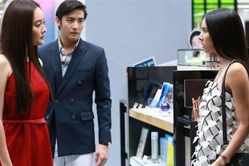 Sau 3 năm ly hôn gặp vợ cũ dắt xe máy cà tàng, tôi cười khẩy thì vợ mới nói 1 câu khiến tôi câm nín
