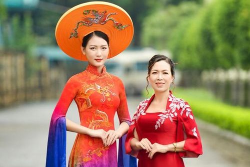 NTK Thủy Lê 'lưu dấu ngàn năm' trên tà áo dài