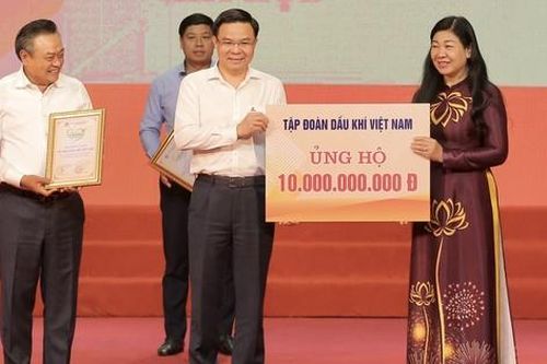 Tập đoàn Dầu khí Việt Nam ủng hộ 10 tỷ đồng cho Quỹ 'Vì người nghèo' TP Hà Nội