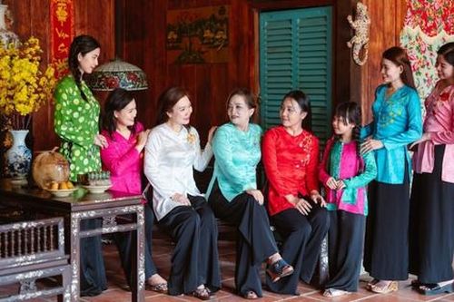 Hơn 5.000 phụ nữ tham gia lễ hội trang phục áo bà ba, áo dài ở Cần Thơ