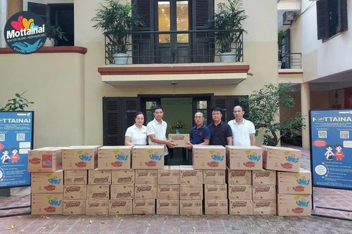 Công ty TNHH chế biến thực phẩm và bánh kẹo Phạm Nguyên trao quà tặng trẻ em trong Chương trình Mottainai 2023