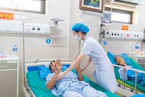 Người đàn ông đột quỵ ngay lúc đang ăn cơm: Các dấu hiệu cảnh báo nguy hiểm
