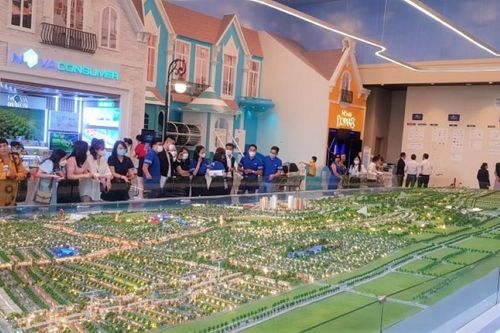 Thế trận 'tiến thoái lưỡng nan' của bất động sản