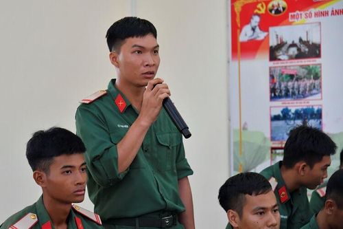 Bộ Chỉ huy Quân sự tỉnh An Giang đối thoại dân chủ với cán bộ, chiến sĩ