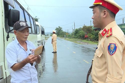 Chư Păh siết chặt kiểm soát xe ô tô đưa đón học sinh