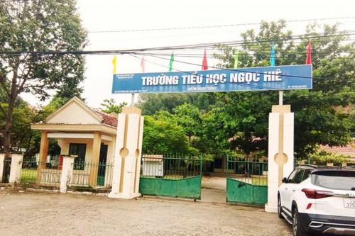 Bảng hiệu bị mất chữ