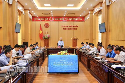 Nghe báo cáo đồ án điều chỉnh Quy hoạch chung đô thị Ninh Bình đến năm 2040