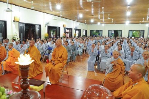 Hơn 500 Phật tử tham gia khóa tu Ngày an lạc lần 2 tại tổ đình Vạn Đức (TP.Hội An)