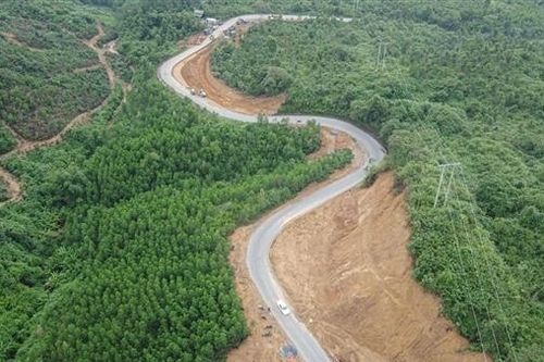 Nỗ lực xử lý các 'điểm đen' tai nạn giao thông trên QL49