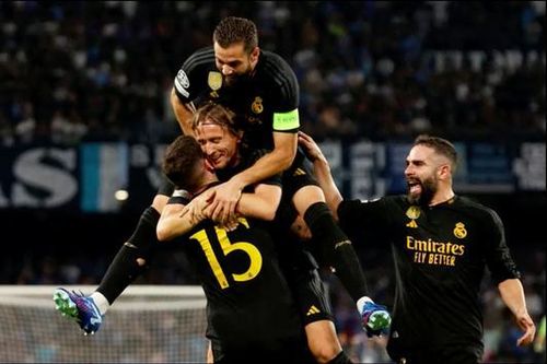 Bellingham tỏa sáng trên sân Napoli