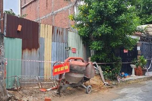 Thông tin mới vụ sập nhà 4 tầng ở TPHCM: Căn nhà bên cạnh cũng bị nghiêng