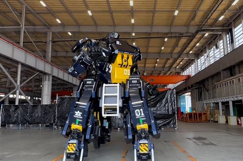 Robot 'biến hình' khổng lồ trị giá 3 triệu USD