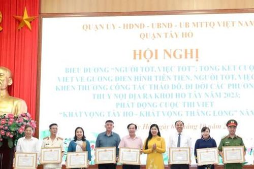 Tây Hồ biểu dương các tấm gương 'Người tốt, việc tốt' năm 2023