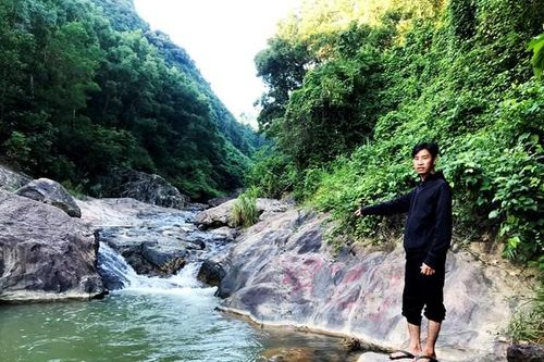 Đề xuất khen thưởng người đàn ông cứu sống cháu bé ngã xuống khe nước sâu