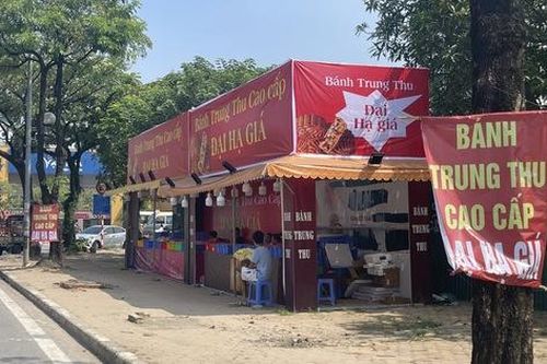 Bánh Trung thu 'đại hạ giá' xả nghìn cái mỗi ngày