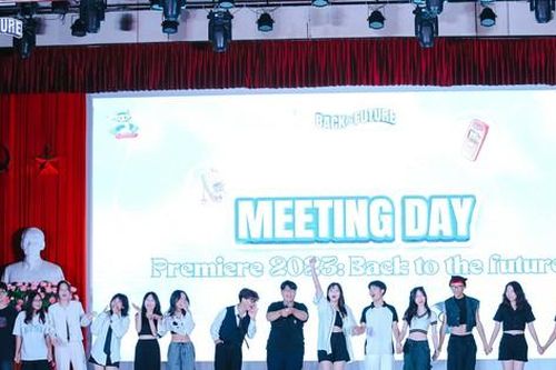 Bùng nổ cảm xúc trong buổi Meeting Day của sinh viên Học viện Báo chí và Tuyên truyền