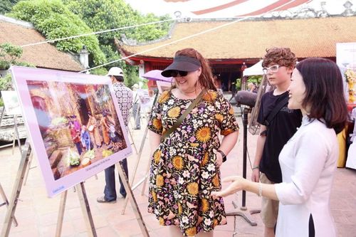 Triển lãm ảnh 'Hà Nội - 15 năm mở rộng địa giới hành chính'