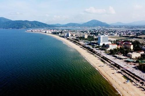 Hà Tĩnh: Di dời hàng chục ki-ốt, trả lại vẻ đẹp cho biển Thiên Cầm
