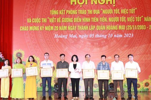 Quận Hoàng Mai, biểu dương khen thưởng 'Người tốt, việc tốt' năm 2023