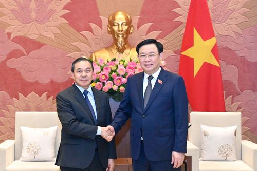 Chủ tịch Quốc hội Vương Đình Huệ tiếp Đại sứ Lào Sengphet Houngboungnuang