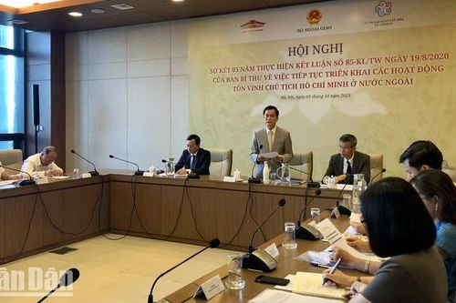Tôn vinh những cống hiến của Chủ tịch Hồ Chí Minh với Việt Nam và thế giới