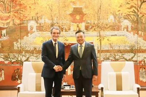 Chủ tịch UBND thành phố Trần Sỹ Thanh tiếp Chủ tịch vùng Lombardy