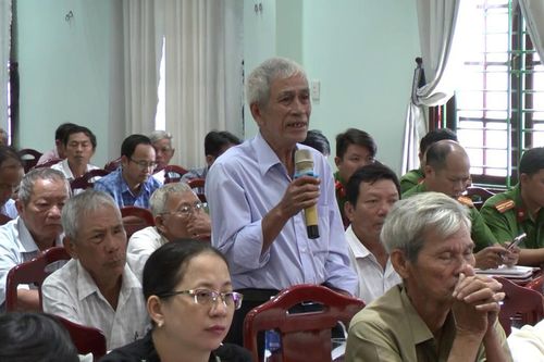 Công an lắng nghe ý kiến của nhân dân