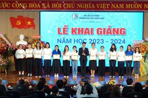 Trường Đại học Ngoại ngữ Đà Nẵng đón gần 1.900 tân sinh viên nhập học