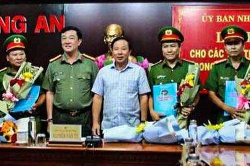Vụ bắt cóc bé 3 tuổi ở Long An: Trao lại gần 1 tỷ đồng thu hồi được