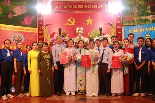 Ươm mầm 'hạt giống đỏ' từ trường phổ thông