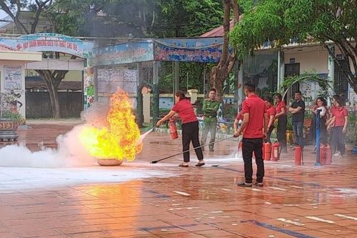 Nâng cao kỹ năng phòng cháy, chữa cháy cho giáo viên mầm non khu vực biên giới