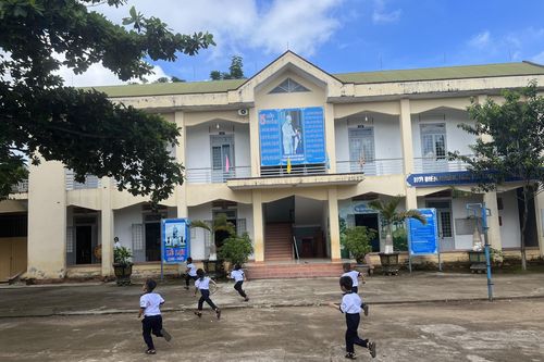 Vụ điều chuyển giáo viên kỳ lạ ở Buôn Đôn: Đề nghị kiểm điểm Trưởng phòng Nội vụ